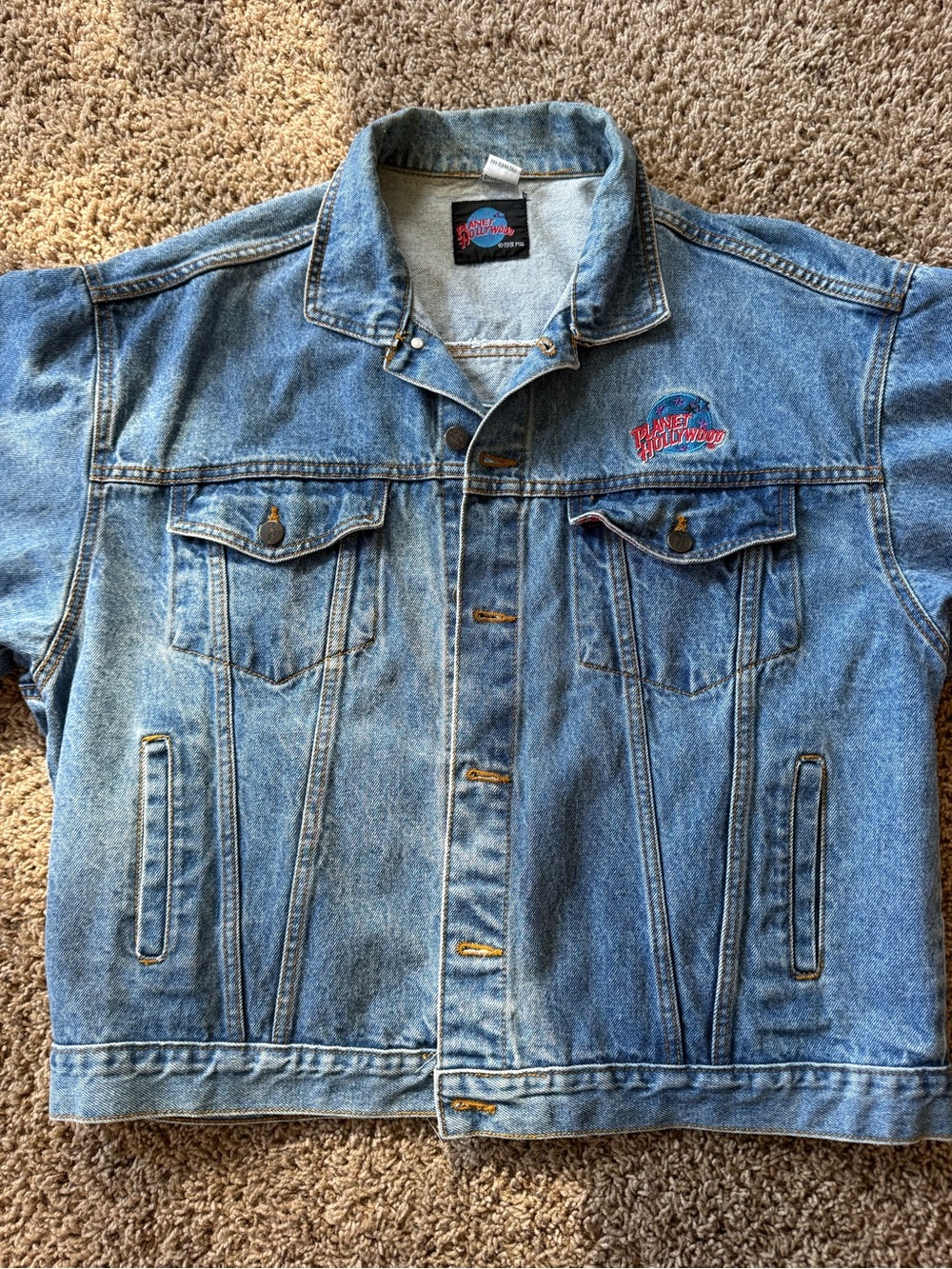 Vintage 1991 Planet Hollywood Washington, D.C. denim jacket! 🌎⭐